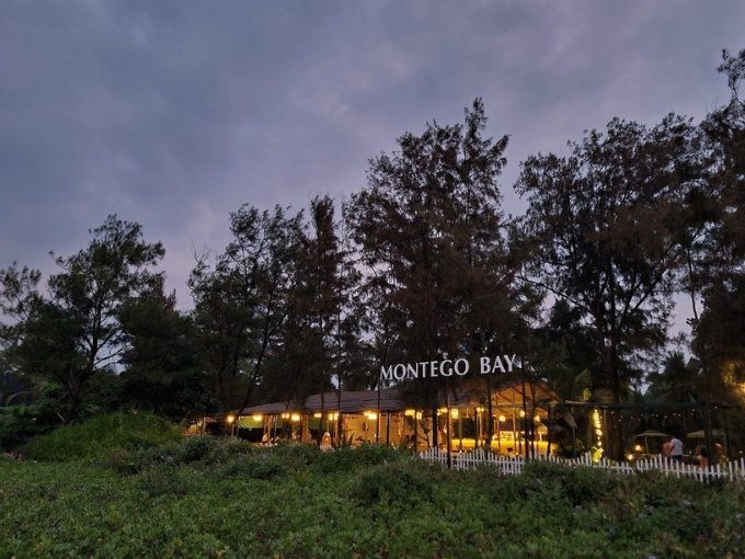 Rooms: 46 | Indoor Seating: 400 | Outdoor Seating: 700