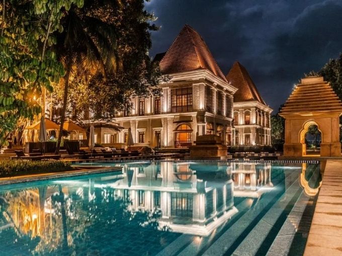 Rooms: 313 | Indoor Seating: 516 | Outdoor Seating: 80