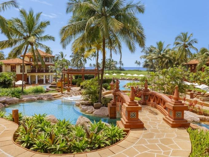 Rooms: 246 | Indoor Seating: 300 | Outdoor Seating: 120