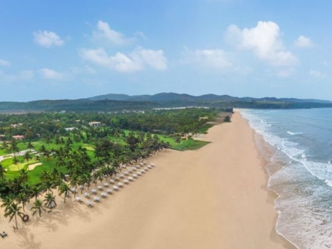 Rooms: 206 | Indoor Seating: 300 | Outdoor Seating: 400