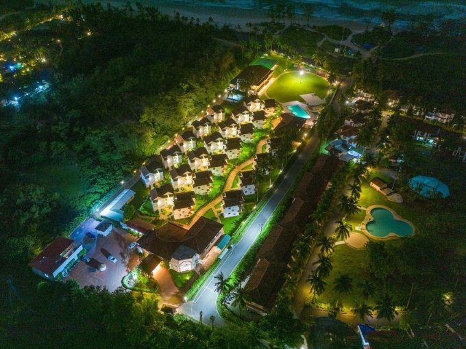 Rooms: 108| Indoor Seating: 150 | Outdoor Seating: 600