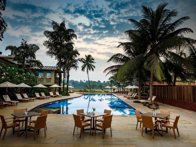 Rooms: 93 | Indoor Seating: 70 | Outdoor Seating: 150