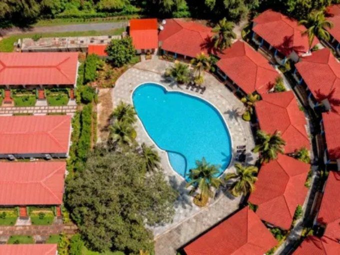 Rooms: 81 | Indoor Seating: 250 | Outdoor Seating: 600